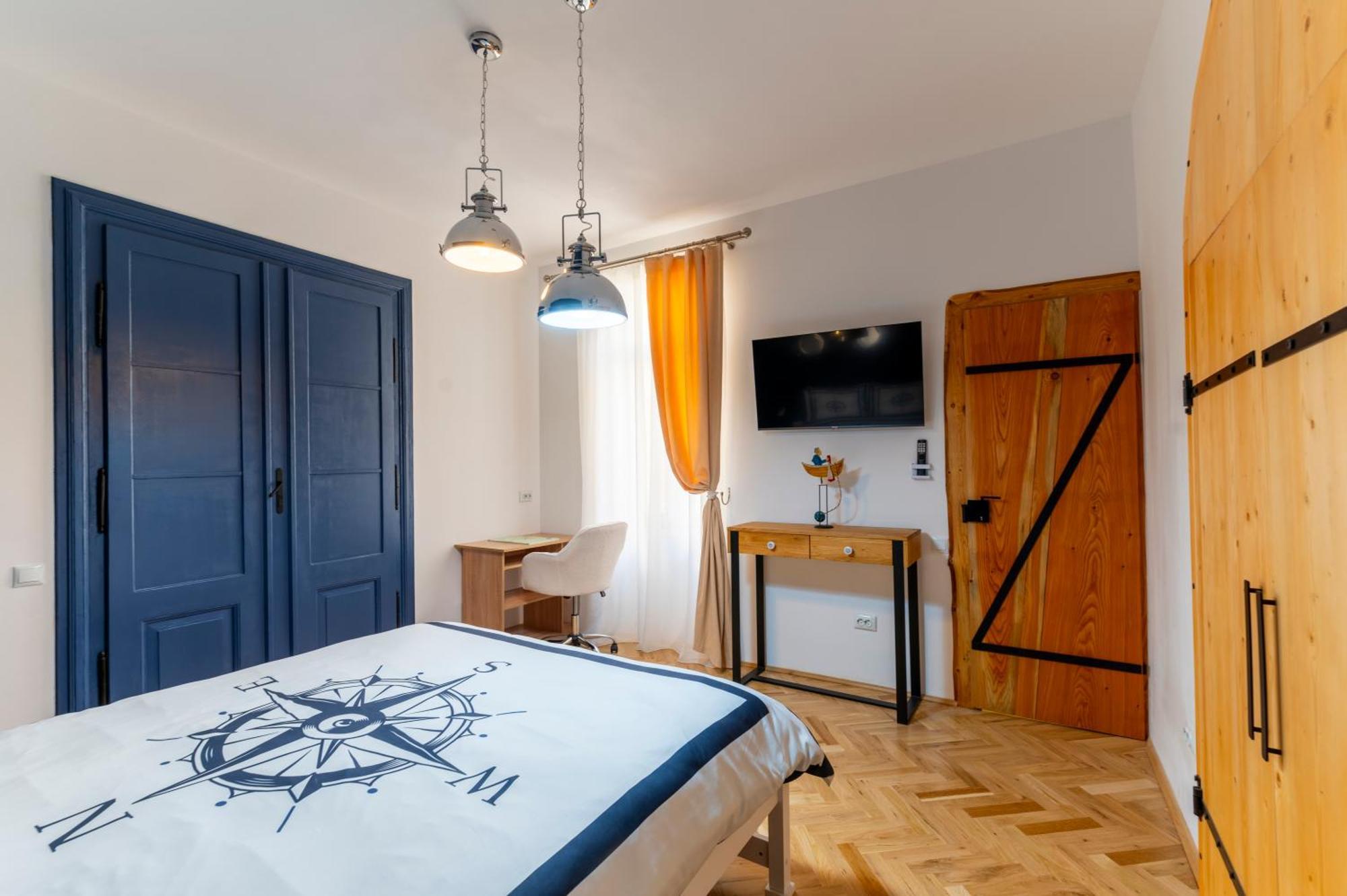 Luxurious Apartment In Old Town - Ultra Central Brasov Exterior photo