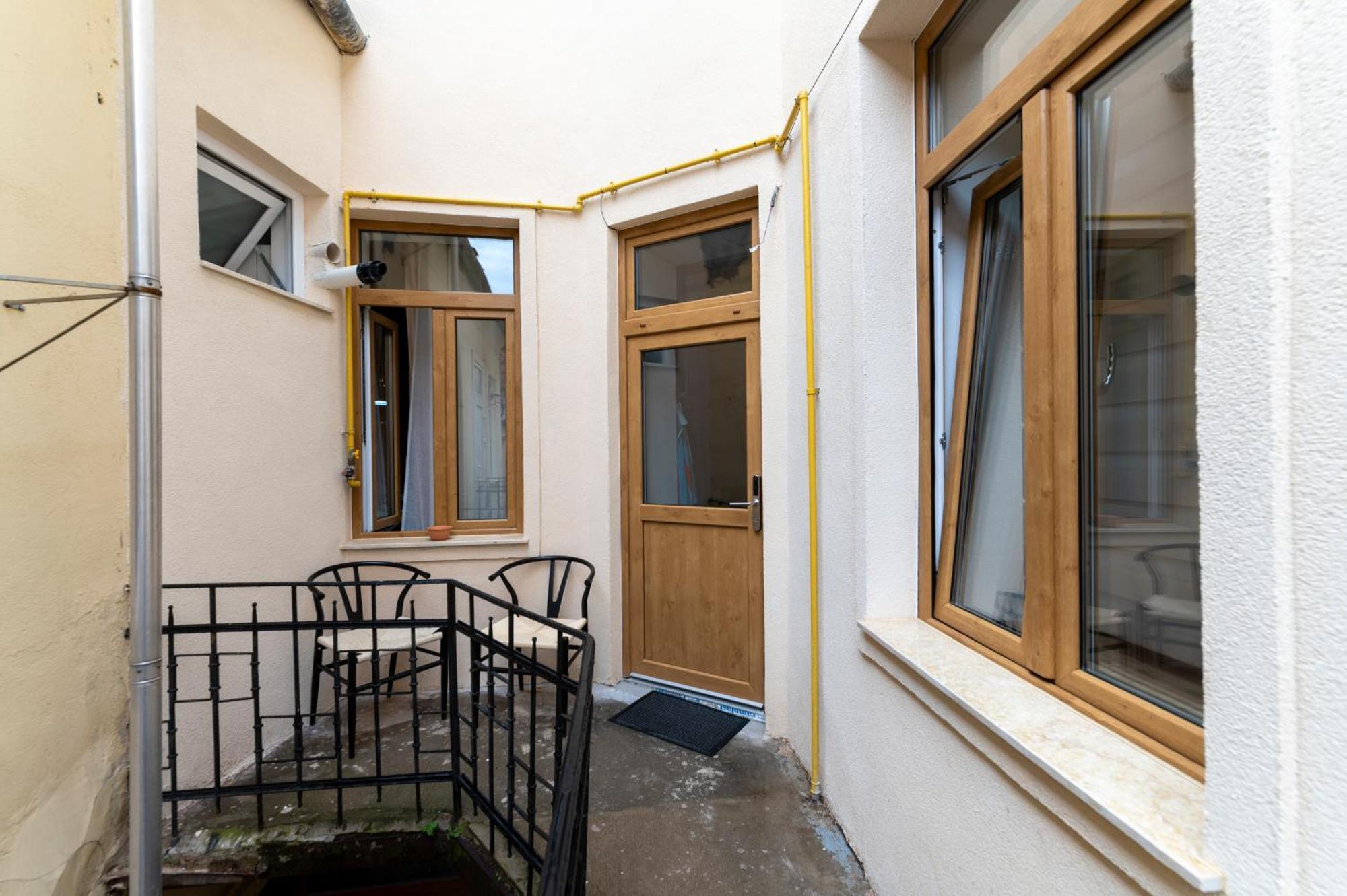 Luxurious Apartment In Old Town - Ultra Central Brasov Exterior photo